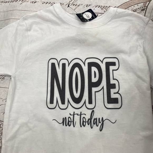 Printed t- shirts - Picture 2 of 3